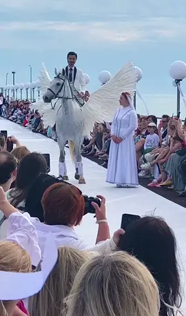 Невероятный показ свадебных платьев @glamoursochi_com состоялся на @rotondasochi с участием моделей @imc_model_mgmtStyle: @georgiykot_salon