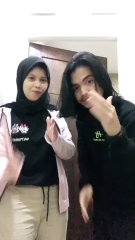ini juga karna gue paksa dulu baru dia mau😩