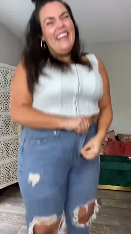 She is me. I am her #bodyconfidence #fyp #plussizeedition #plussize #parati