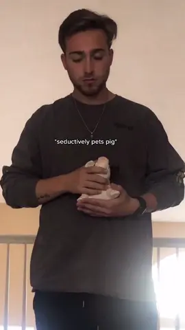 why he pet the pig like that😭 #coupleschallenge #coupleprank #funnycouple #coupletok #fypシ