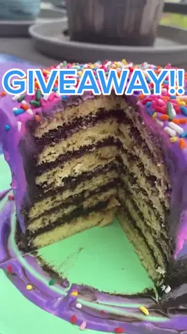 ✨GIVEAWAY ALERT✨ First person to guess WHAT MAKES THIS CAKE SPECIAL gets a FREE 25-pack of Baked by Melissa cupcakes!! #cupcakes #fypシ #MAKEYOURMOVE