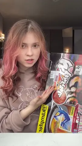 Что в коробке то?