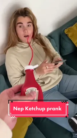 Neppe ketchup fles prank 🤣 @juliaheetman