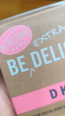 #ASMR #UNBOXING Mi #perfume favorito! 💕BE EXTRA #DELICIOUS es taaaan #satisfayingvideo  #asmrsounds #dkny #parfum #dulce #satisfyingsounds
