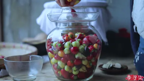At the beginning of the year, several rows of taro were planted at the gate of the front yard, and water yam at the back door. （part 4）