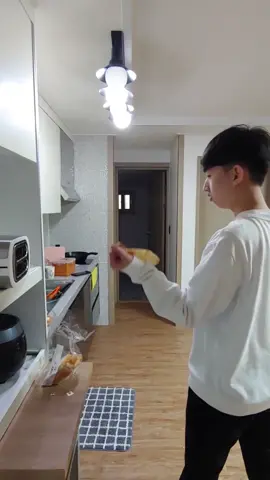 무지성으로 식빵먹기  #식빵 #memes #무지성 #추천 #상남자 #trickshot