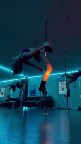 stargazing #polefitness #poledancer #pdstargazer #practice #aerial #dance #dancer #girls