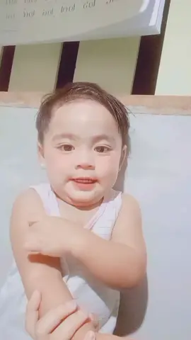 น้องอายุ1ปี11เดือน งวดที่แล้วบอก79.แต่แม่ไม่ได้ซื้อ ลองดูงวดนี้อีกสักงวดแล้วกันนะ 😂😂 #หวยงวดนี้ #เด็กบอกหวย
