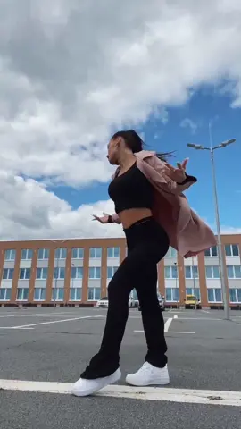 The vibe of the song tho🔥 @dynoromusic @24kgoldn #monsters @latina_rusin_ #filtr #dance #filtrgermany #dancer #choreo #latinarusin