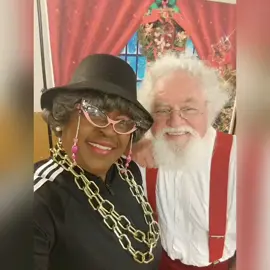 Photo Shoot with Santa! #trapgranny #trapgrandma #blackfemaleactress #blackgirlsmagic #christmas #santa #fyp #VivaVideo