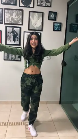 já que eu não tenho algm pra fazer essa dancinha, eu faço sozinha msm😚