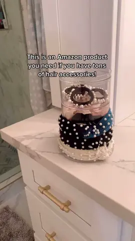 If you love hair accessories you need this Amazon product! It’s perfect for storing them in a way that is easy to see! #amazonmusthave #amazonfinds
