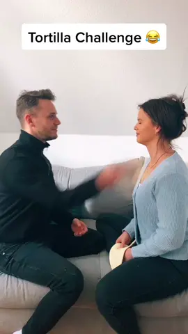 Tortilla Challenge artet aus 😂🤣 #couplescomedy #schmerzen #tortilla #backpfeife #schlagen #challenge #fun #verrückt #trending #viral #foryou #viral