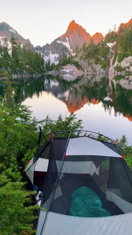 My kind of morning 🏕🏔#backpacking #pnw #nature #Outdoors #landscape #camping #washington #Hiking #fyp #sunrise #mountains