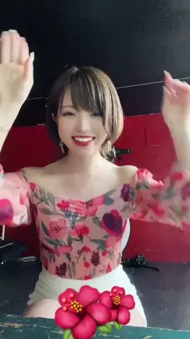 踊りたいけど、いつもなんとなーく振り付け覚えてるだけだから大体こんなふうに雑になる🤣笑