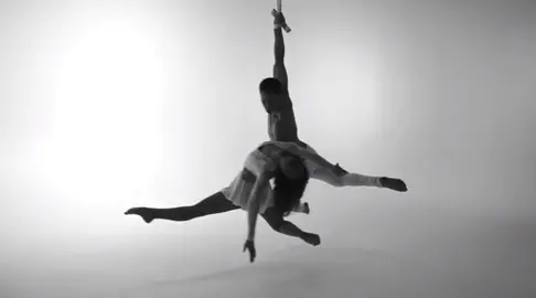 Aerial Straps by Duo #tiktokchoreography #hypnoticdance #aerialdance #hotdance #boydancer #couplevideo #coupledance #acrobatica #amazingcouple