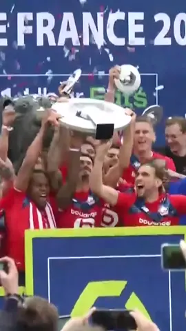 Lille reçoit le trophée de champion de France de Ligue 1 🥳👏 #LOSC#Lille#tiktoklequipe