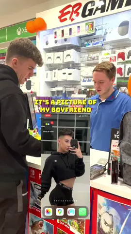 asking people to change my wallpaper😂 #fypシ #foryou #prank #funny #fyp