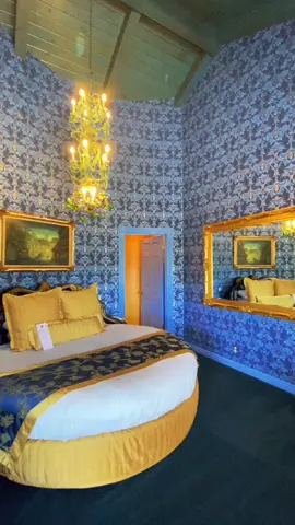 A dreamy tour through Room 169 - (Ren-Dez) Vous! 💙✨Tag a friend that loves a #roundbed #MadonnaInn #CaliforniaTravel #ThemedRooms
