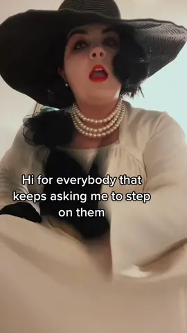 I finally used the iconic sound #ladydimitrescucosplay #ladydimitrescu