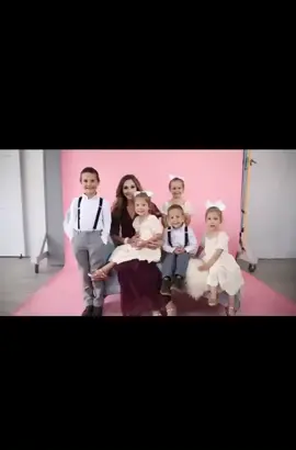 BTS: Big fam photoshoot #bigfamily#bigfamilies#familyphotoshoot#largefamilymom#largefamily#triplets#tripletmom#momofmultiples#momoftriplets#momof5