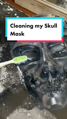Cleaning my 3D Printed skull mask #3dprinting #clean #resin #3dprinted #skull