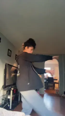 The kitty in the backฅ^•ﻌ•^ฅ. #fyp #xyzbca #InTheHeightsChallenge #FriendsReunion