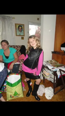 i invented the college girl pose. don’t lie.