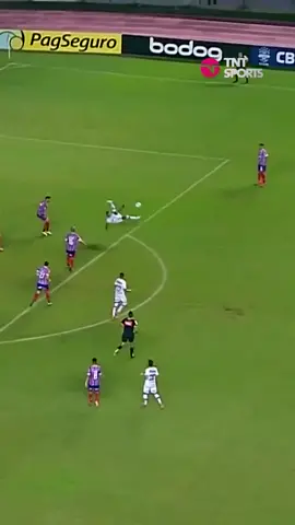 ACHO QUE NÃO DEU! Marinho tenta uma bicicleta contra o Bahia, mas errou a pegada!