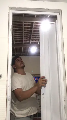 Como conserta porta sanfona 😃.      #conserto #porta #criatividade