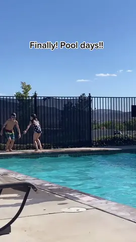 #poolparty #pooldays #utah #beutaful #sundayservice #sundaybest #HoldMyMilk #family #merica #poolside #sun #over30