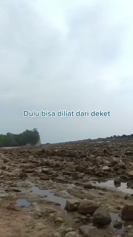 Kemarin Ombak lagi gede bgt sampe ke pesisir ☹️🥺 #duludansekarang #duluvssekarang #sea #pantai #view #YangPertamaPasKenyalnya