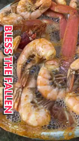 PULL UP ON ME!!!!! Happy Memorial Day everyone. Bless the fallen. #Cooking #Seafood #Grill #Tiktok #Crawking #Life #Food #Love #Crawfish #Crabs