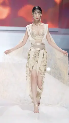 catwalk show #modelos  #catwalkmodel  #outfit  #foryou