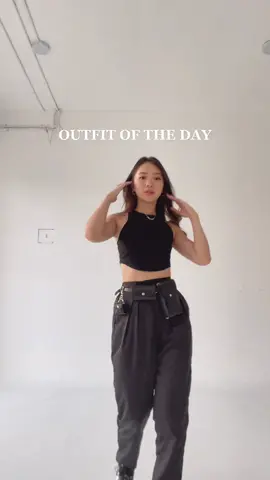 Obsessed with this waist belt bag bc I’m too lazy to bring a bag 🥲 #outfitideas #TikTokFashion #fyp #outfitoftheday