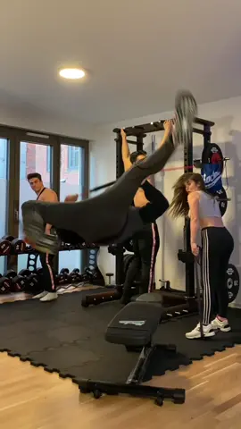 First Day at the Gym 💪🔥 Best Title wins 🤗 @paul_unterleitner @niemka @johnymuenster @rockanutrition #chestday #patrox #gymfail  #fyp #fail