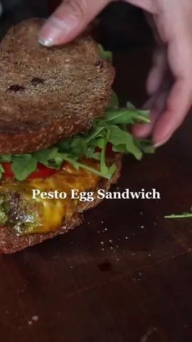 #pestoeggs #foodtiktok #vegan #cookingtiktok #asmrmassage