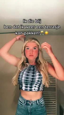 Vandaag een tomaatje, morgen een chocolaatje zeggen ze toch😅😅 #voorjou #terrasjesweer #terrasjepakken #verbrand #nederlandsememes #tiktoknl #zomer21