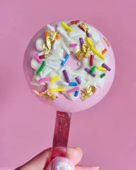 Happy #nationaldonutday #donuts #vanilladonuts #donutcakesicle #cakesicles #nailart