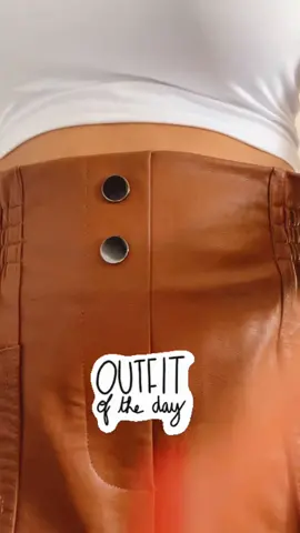 OOTD #visteteconmigo #shorts #piel #vinil #moda #teenseno #vistetecomoquieras #modayestilo #OOTD #fashion #latina #tips #tipsdemoda #outfitdeldia #mex