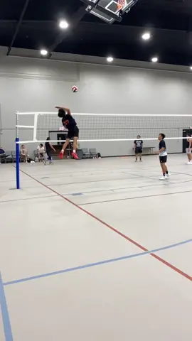 Real life Haikyuu. It was inside the 10ft line btw. #fyp #foryou #volleyball #bounce #vertical
