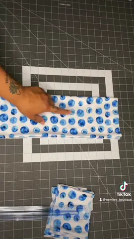 Tutorial 🫐 #tutorials #fabric #scrunchies #making #fyp #viral #craftingtutorials #craftygirl #bossbabesboutiquee #bossbabe #Love #trendingtiktok #fyp