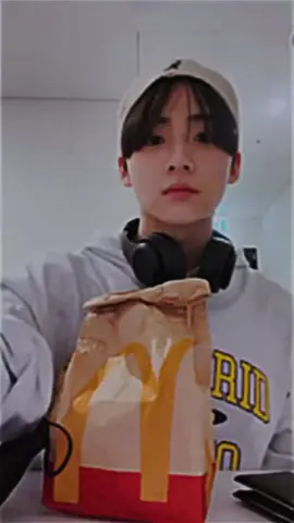 sangwon's love 4 food <3 [ #sangwon #traineeA #sangwonofficial #kpop ]