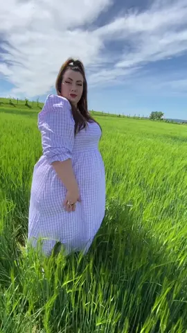 Je craque pour le tendance Vichy cette saison 🌾 #vichy #curvy #plussize #bodypositivity #campagne #ronde #modegrandetaille
