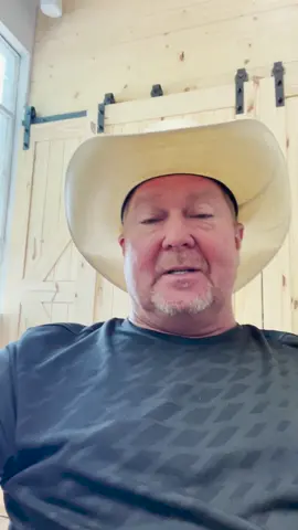 🐓 🐓🐓 #countrymusic #prank #tracylawrence #kennychesney #prankwars All in good fun!
