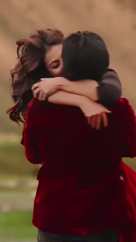 to me this is the best part of gerua #shahrukh #shahrukhkhan #srk #kajol #kajoldevgan #srkajol #bollywood #india #fy #foryou #parati #trend #fypシ #❤