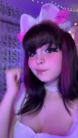 LIVE ON TWITCH RN !! TWITCH - OKAY_KYLIE !! link in bio :)