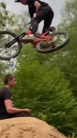 Would you trust your mate to do this? 😮 (🎥: @suvernchalk IG) #extreme #fypシ #MACscaraface #skills #unreel #🥜