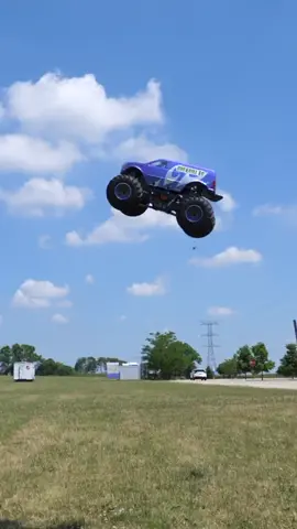 Full sends! 🚀 #OverkillRC #Losi #LMT #MonsterJam #solidaxle #monstertruck #4x4 #offroad #RC #RCcar #car #truck #foryou