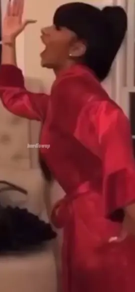 😂 😂 😂 #cardi #cardib #bardigang #cardibfunnymoments #oldcardi #HoldMyMilk #fy #empressofrap #throwback #funnyvideo #blackbeatles